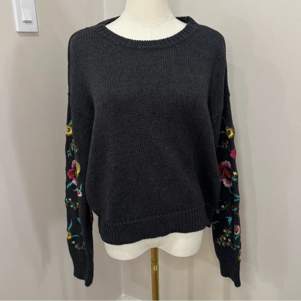 Beautiful Floral Embroidered‎ Sleeve Dark Gray Sweater Small